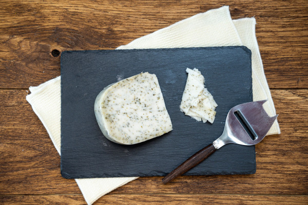 Ziegenkäse mit Brennnessel & Kräuter, Stück ca 300g