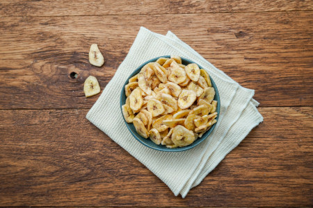 Bananenchips gesüßt mit Rohrzucker und Honig