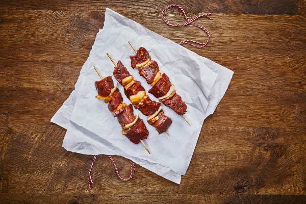 Rehkeulen-Spieß mit Speck und Zwiebeln (mariniert)