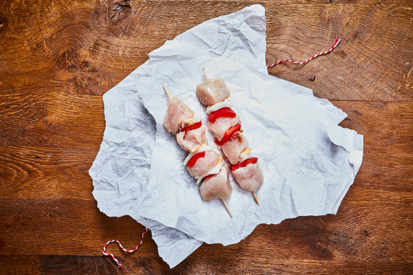 Paderborner Landhähnchen-Spieße mit Speck natur